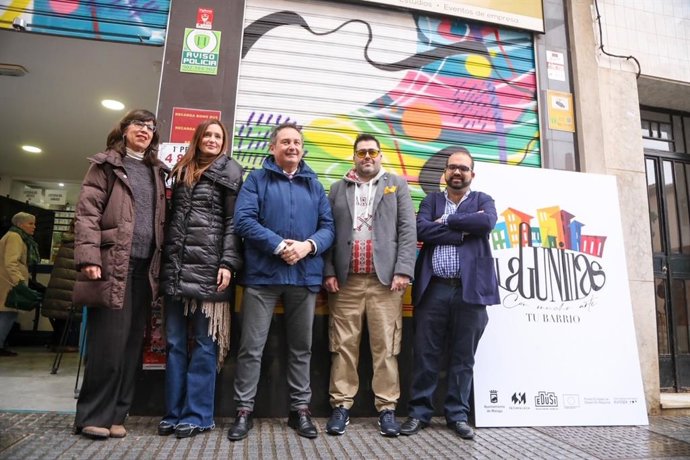 Los concejales de Promoción de la Ciudad y Captación de Inversiones, Rosa Sánchez, de Comercio, Gestión de la Vía Pública y Fomento de la Actividad Empresarial, Elisa Pérez de Siles, y del Distrito Centro, Francisco Cantos, en la presentación de acciones