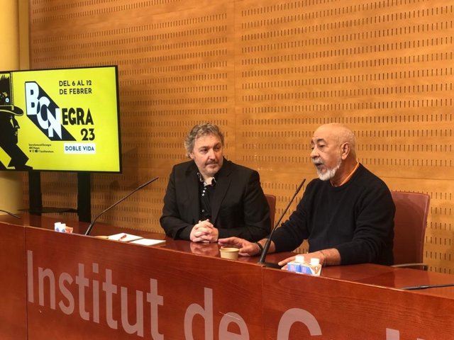 El director del festival BCNegra, Carlos Zanón, y el escritor Leonardo Padura