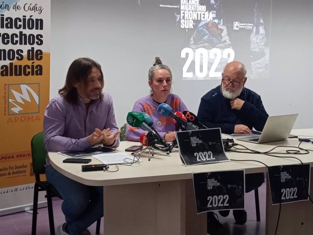 Presentación del Balance Migratorio 2022 por parte de Ana Rosado, Diego Boza y Rafael Lara de la APDHA