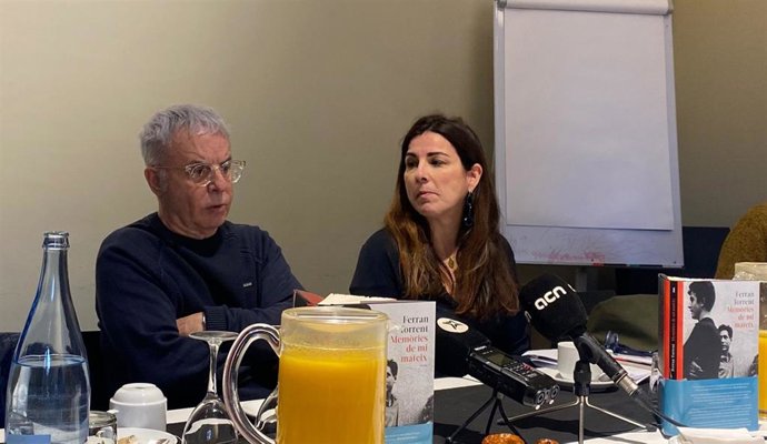 El escritor valenciano Ferran Torrent en la presentación de su nueva novela 'Memries de mi mateix'