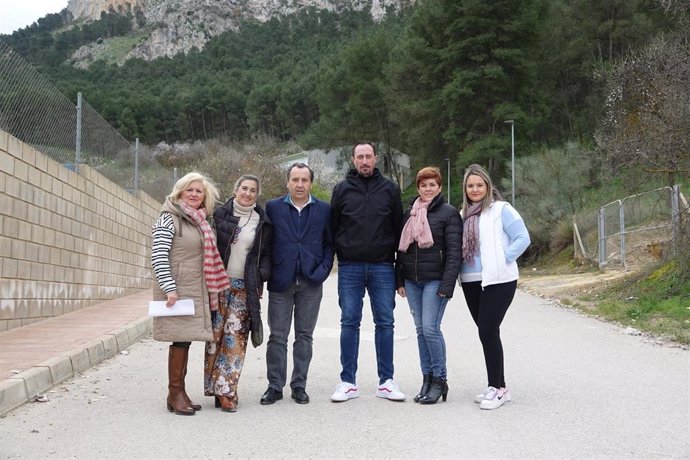 Los socialistas José Luis Ruiz Espejo, Isabel Herrera y Carmen Serrano, en Cuevas de San Marcos