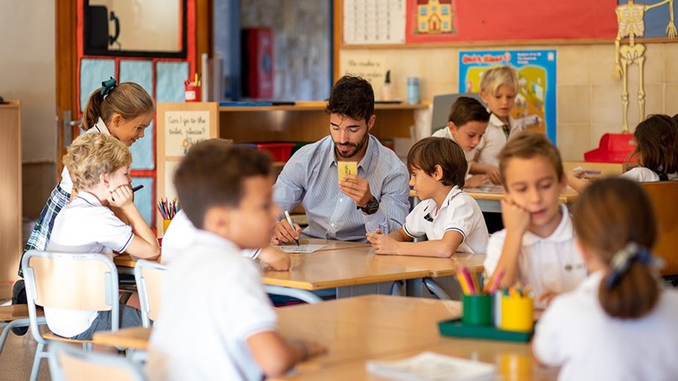 Los colegios CEU incluirán la enseñanza de programación, Inteligencia Artificial y pensamiento computacional