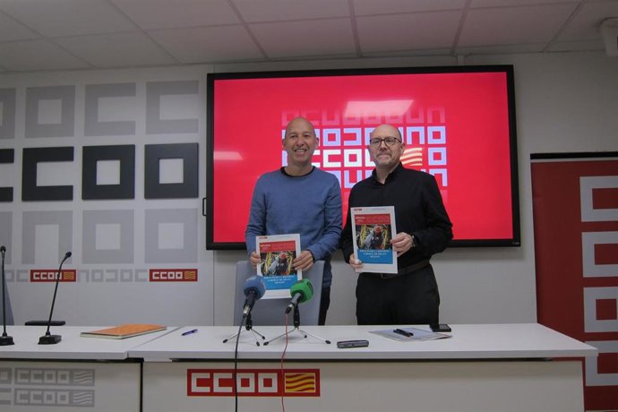 El secretario general de CCOO Aragón, Manuel Pina, y el secretario de Empleo y Formación de CCOO Aragón, Carmelo Asensio, presentan el informe 'El impacto de la reforma laboral de 2021 en Aragón'.