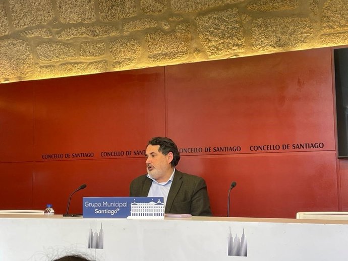 El portavoz del grupo municipal del PP, José Antonio Constenla, en rueda de prensa.