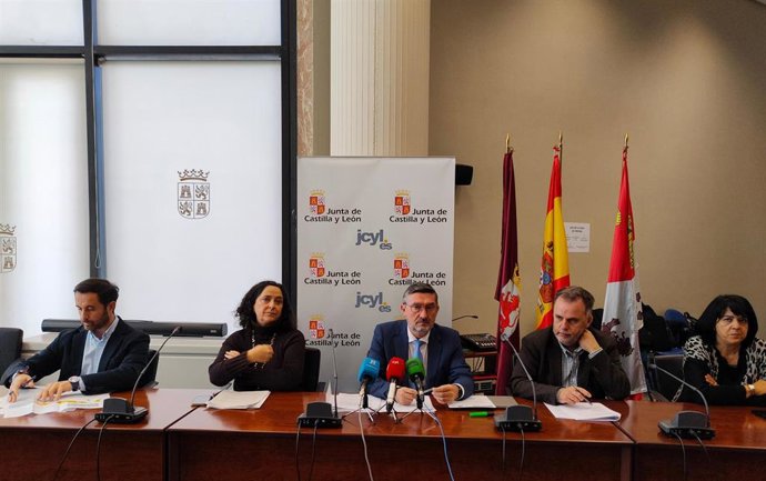 Representantes de las comunidades autónomas que han colaborado en la realización del estudio durante la rueda de prensa para la presentación de los resultados.