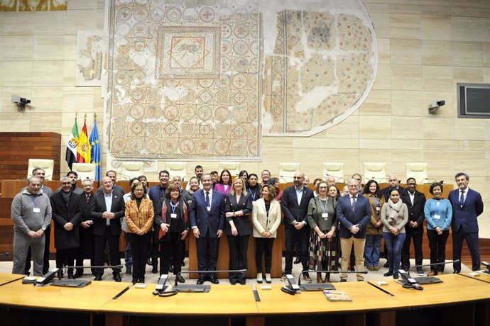 Inauguración del XIV Encuentro Cívico Iberoamericano en la Asamblea de Extremadura