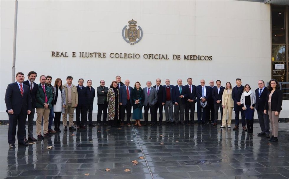 Presentación de la Facultad de Ciencias de la Salud de la Universidad Loyola en la sede del Colegio de Médicos.
