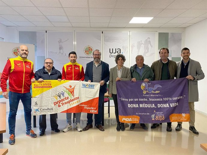 Representantes de la UJA, la Asociación Deporte y Trasplante de España y la Asociación de Veteranos del Real Jaén