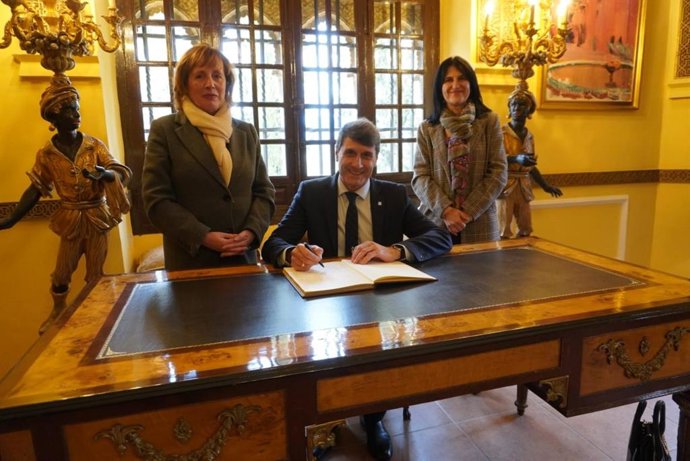 El Gobierno estudia más de 200 iniciativas andaluzas para impulsar la transición energética en pequeños municipios