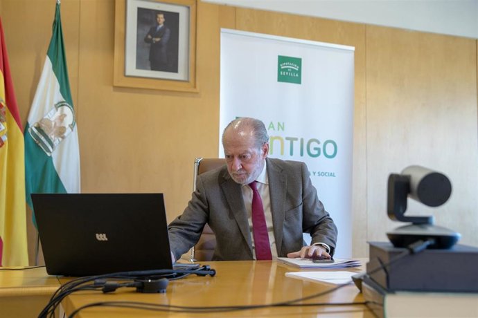 Archivo - Sevilla.- "En proceso de ejecución" las sentencias del litigio de las oposiciones de bombero de 2018, según Villalobos