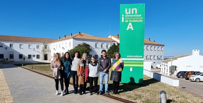 La Sede Santa María de La Rábida de la Universidad Internacional de Andalucía (UNIA), en Palos de la Frontera (Huelva) ha acogido la expedición 'La España azul' a su paso por la provincia.