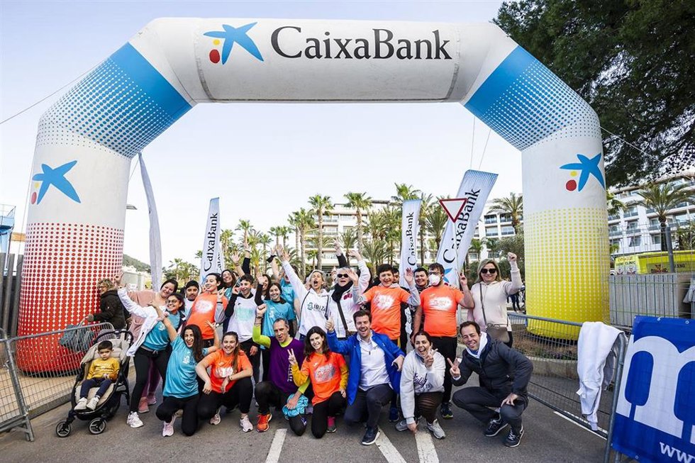 Archivo - El Santa Eulria Ibiza Marathon renueva su compromiso con APNEEF.