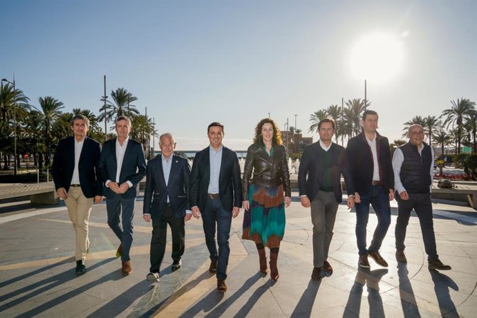 Javier Aureliano García (PP) con los candidatos en municipios de más de 20.000 habitantes