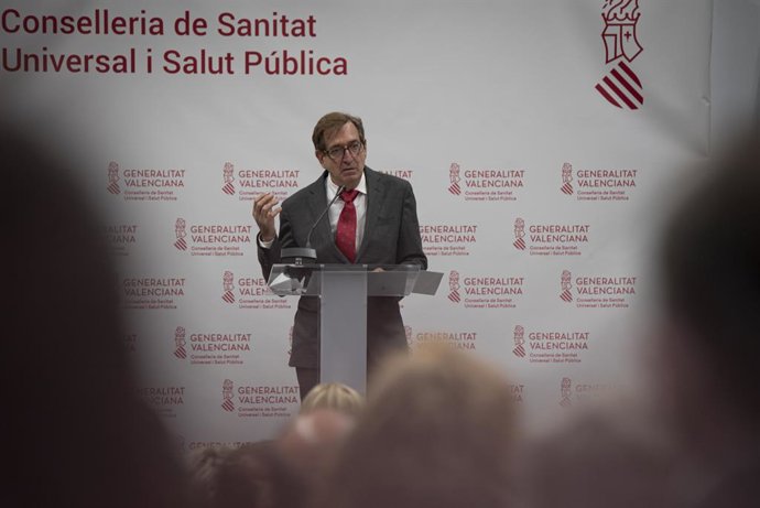 Archivo - Imatge d'arxiu del conseller de Sanitat, Miguel Mínguez.