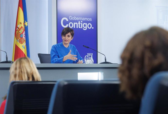La ministra Portavoz, Isabel Rodríguez, ofrece una rueda posterior a la reunión del Consejo de Ministros, en el Palacio de la Moncloa, a 7 de febrero de 2023, en Madrid (España). El Consejo de Ministros ha aprobado la modificación del Real Decreto de 19