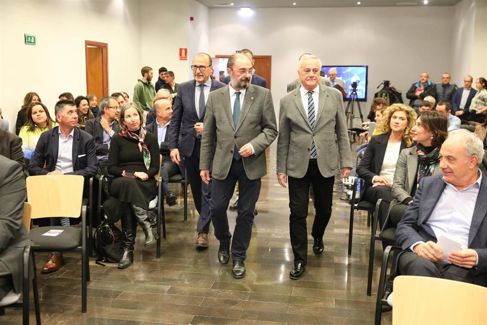 El presidente del Gobierno de Aragón, Javier Lambán, ha visitado el campus digital de FP.