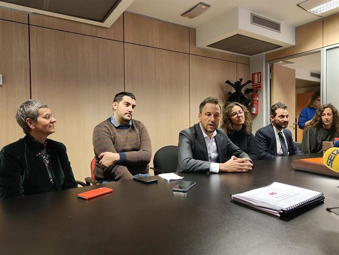 Un momento de la merienda que han compartido los integrantes del PS con la prensa