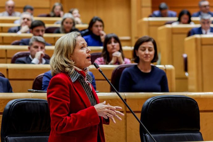 La vicepresidenta primera y ministra de Asuntos Económicos y Transformación Digital, Nadia Calviño, interviene durante una sesión plenaria de control en el Senado