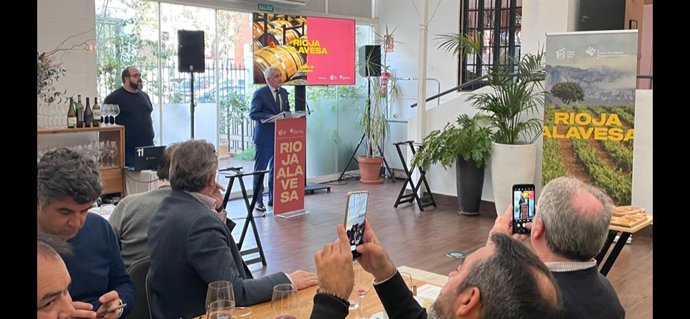 Expedición comercial de vinos de Rioja Alavesa a Sevilla