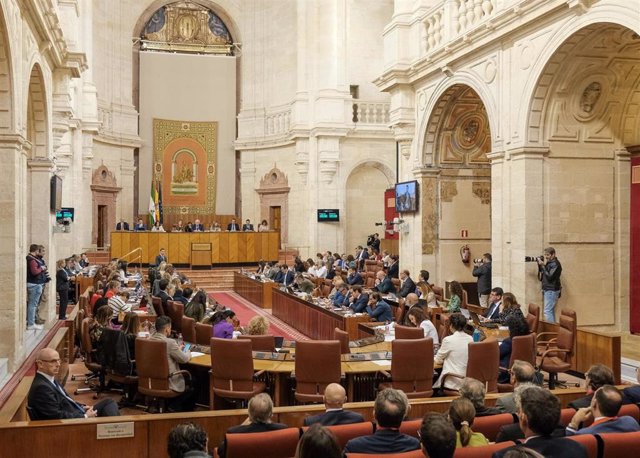 Archivo - Salón de Plenos del Parlamento de Andalucía.