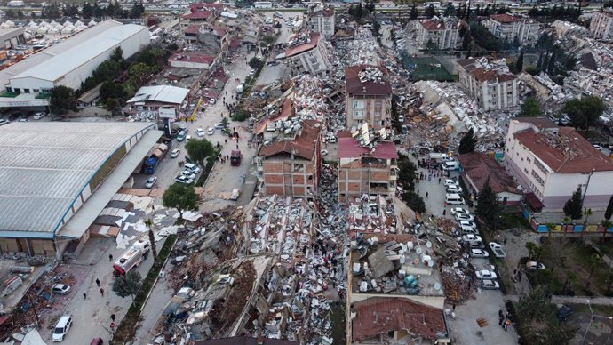 Imatge aria dels efectes dels terratrmols que van colpejar la frontera entre Síria i Turquia a la ciutat d'Hatay, Turquia