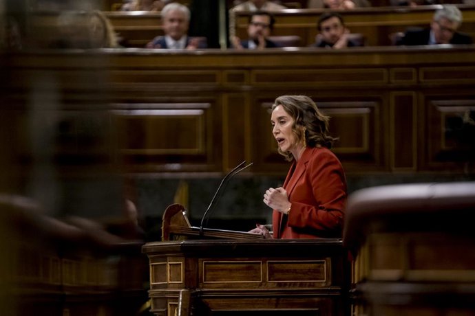 La portavoz del PP en el Congreso, Cuca Gamarra, interviene durante una sesión plenaria en el Congreso de los Diputados, a 24 de enero de 2023, en Madrid (España). Sánchez ha informado hoy de los Consejos Europeos celebrados los días 20 y 21 de octubre 