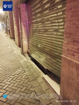 Imagen de la puerta de acceso al establecimiento