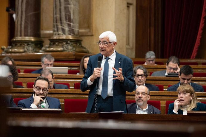 El conseller de Salud de la Generalitat, Manel Balcells, en la sesión de control al Govern en el pleno del Parlament