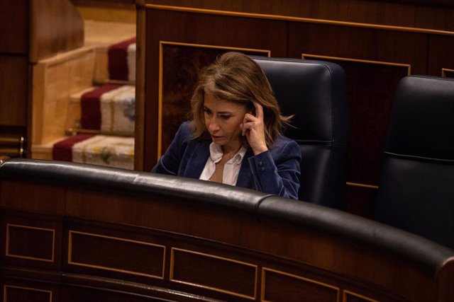 2023 年 2 月 8 日，西班牙馬德里，交通、交通和城市議程部長拉克爾·桑切斯 (Raquel Sánchez) 在眾議院與政府的控制會議上。 政府管控期間，桑切斯回答提問