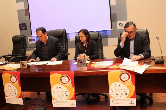 Benito Serrano (I), Carolina Romero y Antonio Pardo presentan la XX Feria de la Trufa de Soria