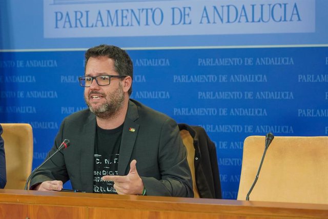 El portavoz parlamentario de Adelante Andalucía, José Ignacio García, este miércoles en rueda de prensa.