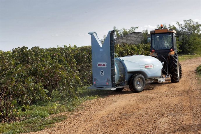 Archivo - Una máquina para sulfatar en Francia.