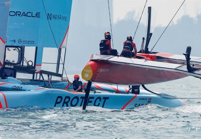 Jordi Xammar y Diego Botín con el 'F50' español en el Gran Premio de Singapur de la tercera temporada de SailGP