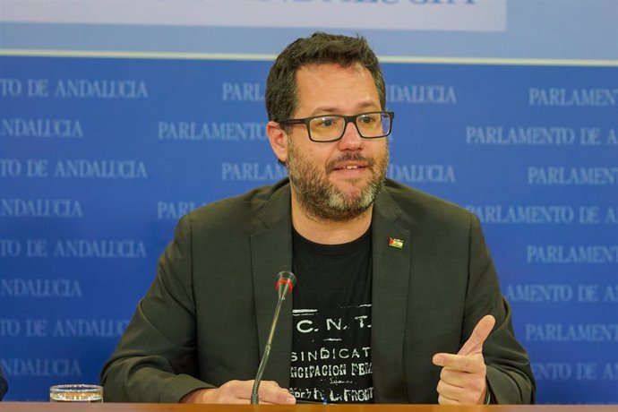 El portavoz del grupo parlamentario de Adelante Andalucía, José Ignacio García, este miércoles en rueda de prensa. 