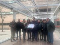 Vecinos de Vicálvaro registran en la Asamblea casi 8.000 firmas ante el "déficit sanitario" en el distrito