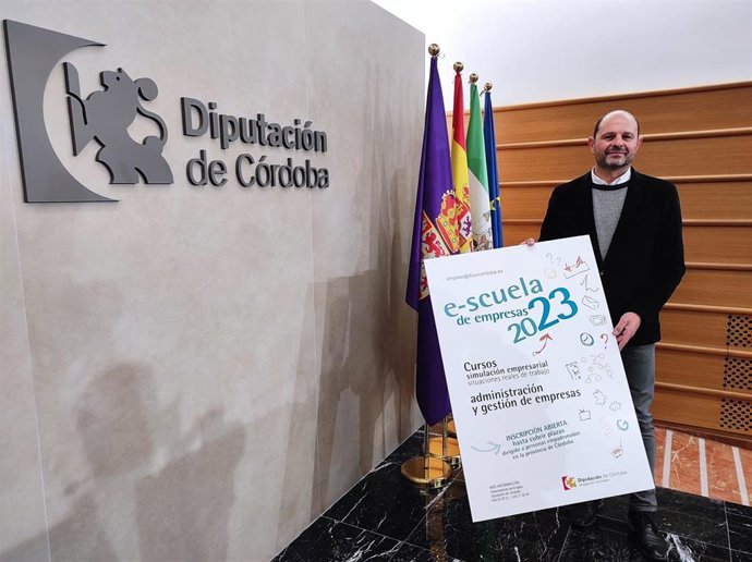 El delegado de Empleo de la Diputación de Córdoba, Miguel Ruz, presenta 'E-scuela de empresas'.