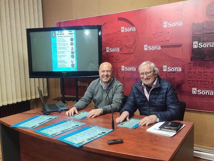 Aceña (izda) y Bárez presentan la programación de la Banda Municipal de Música de Soria.