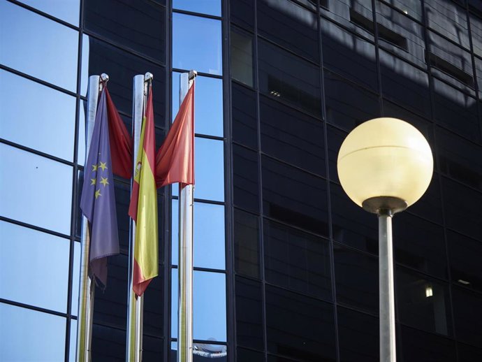 Archivo - Banderas en el Palacio de Justicia de Pamplona