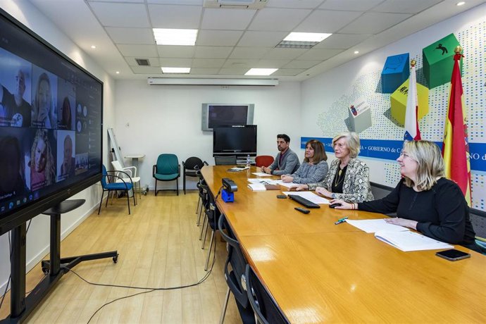 La consejera de Educación y Formación Profesional, Marina Lombó, en la aperturta del programa 'Empresa familiar en las aulas'