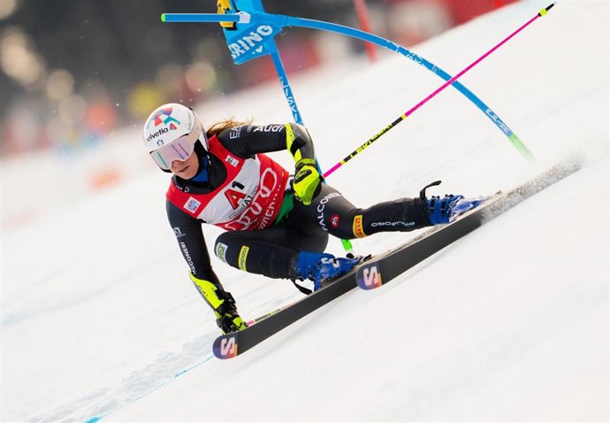 Archivo - La esquiadora italiana Marta Bassino durante una prueba de la Copa del Mundo de Esquí Alpino 22-23