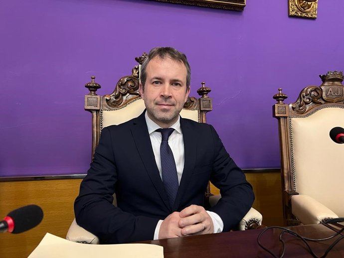 El alcalde, Julio Millán, durante el pleno