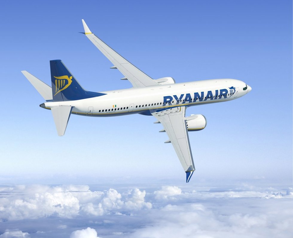 Archivo - Avión de Ryanair