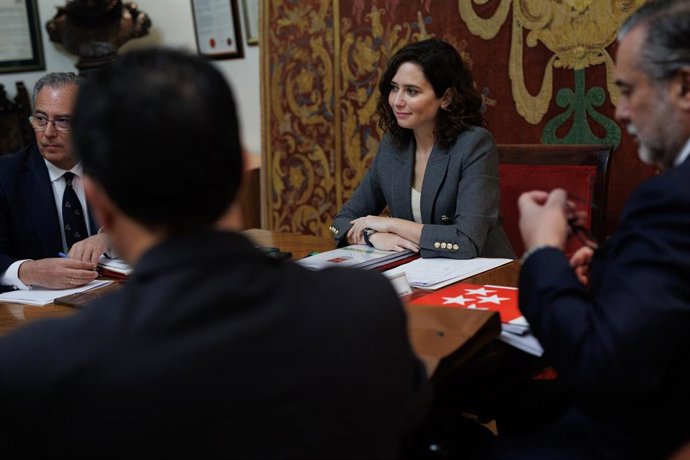 La presidenta de la Comunidad de Madrid, Isabel Díaz Ayuso, preside la reunión del Consejo de Gobierno, en el Ayuntamiento de Alcalá de Henares, a 8 de febrero de 2023