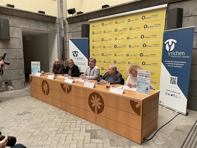 Presentación de la exposición 'Todas pintan en Yrichen'