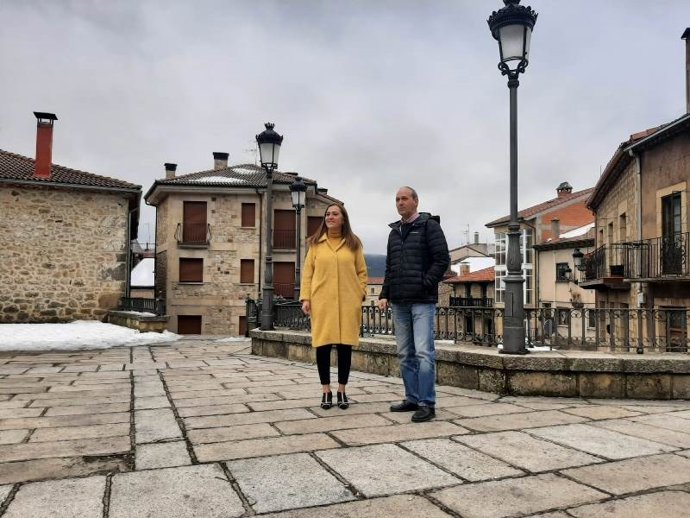 Barcones con el alcalde de Duruelo.