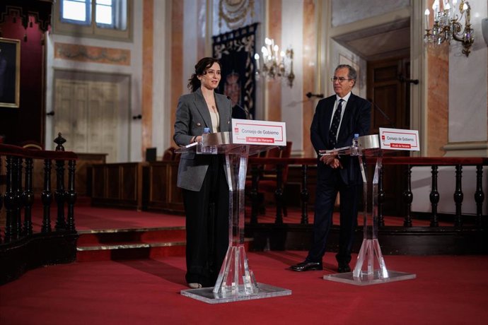La presidenta de la Comunidad de Madrid, Isabel Díaz Ayuso, ofrece una rueda de prensa tras la reunión del Consejo de Gobierno, en el Ayuntamiento de Alcalá de Henares, a 8 de febrero de 2023