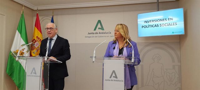 Jesús Estrella y Ángela Hidalgo durante la rueda de prensa