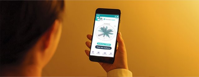 Imagen de recurso de un usuario con un móvil