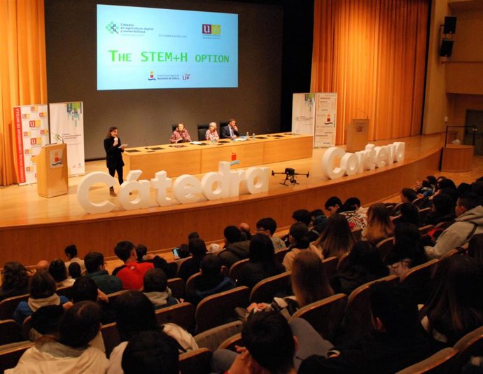 Evento 'The STEM+H option' organizado en la Escuela técnica superior de Ingeniería de la Universidad de Sevilla (US).