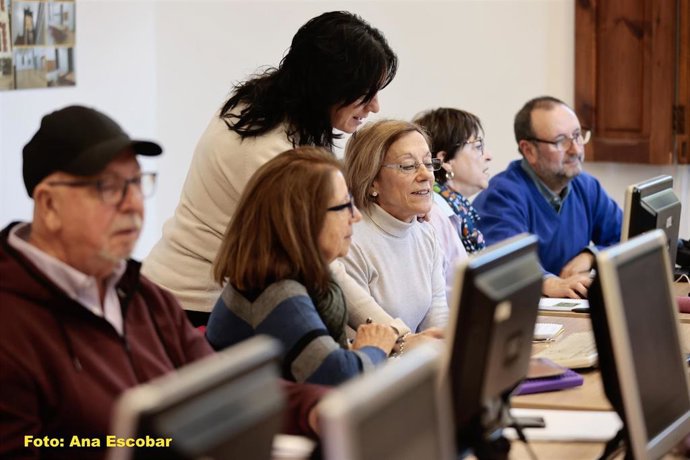 La Universidad Popular celebra 120 años de existencia con 32 sedes distribuidas por los barrios y nuevos espacios socioculturales de Valncia.